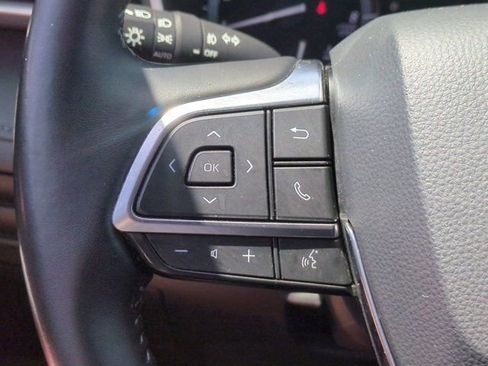 Used 2021 Toyota Highlander XLE AWD/4WD image 17