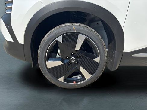 New 2026 Nissan Kicks SR FWD image 3