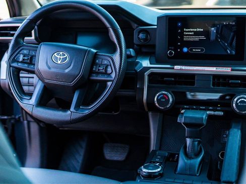 Used 2025 Toyota Tacoma SR5 AWD/4WD image 20