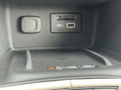 Certified 2022 GMC Acadia Denali w/ Denali Ultimate Package AWD/4WD image 28