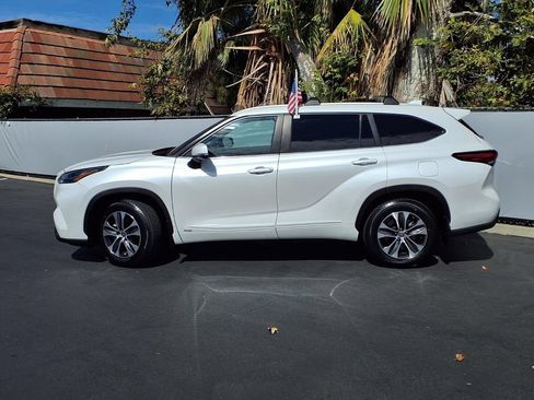 Used 2023 Toyota Highlander XLE w/ Protection Package #3 (TMS) AWD/4WD image 3
