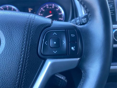 Used 2016 Toyota Highlander XLE image 18