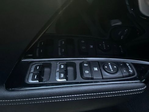 Used 2020 Kia Niro EX w/ Cold Weather Package image 10