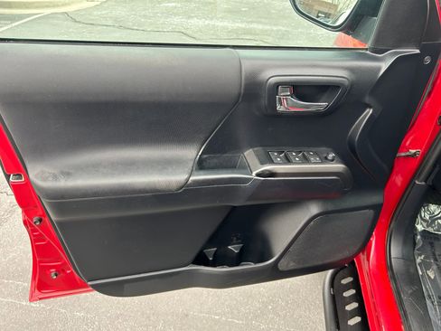 Certified 2019 Toyota Tacoma TRD Off-Road image 9