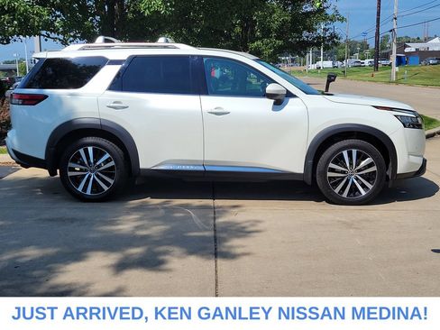 Certified 2024 Nissan Pathfinder Platinum w/ Cargo Package AWD/4WD image 2