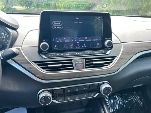 Used 2025 Nissan Altima 2.5 SV FWD image 23