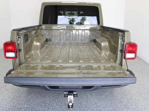 Used 2025 Jeep Gladiator Sport AWD/4WD image 30
