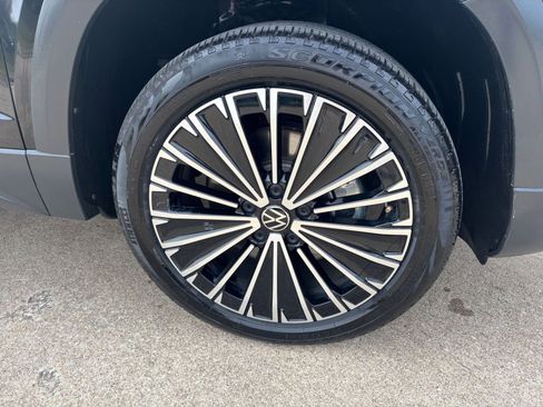 Used 2025 Volkswagen Taos SE image 30