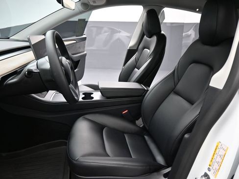 Used 2025 Tesla Model Y Long Range image 8