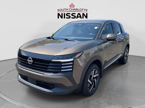 Used 2025 Nissan Kicks SV FWD image 3
