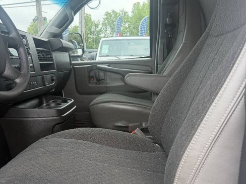 Used 2025 GMC Savana 2500 w/ Driver Convenience Package RWD image 3