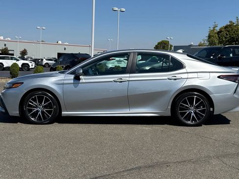 Used 2023 Toyota Camry SE w/ Convenience Package FWD image 9