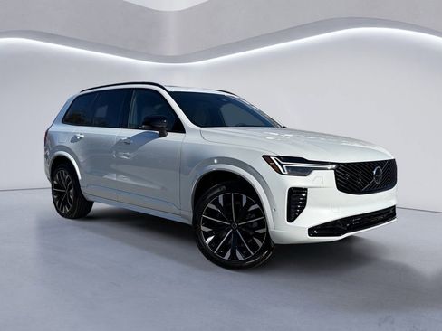 New 2026 Volvo XC90 B6 Ultra w/ Lounge Package image 2