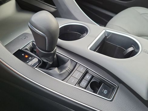 Used 2019 Toyota Avalon Limited image 24