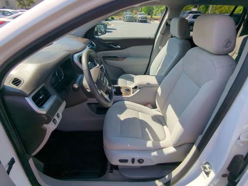 Used 2023 GMC Acadia SLE w/ Driver Convenience Package FWD image 18