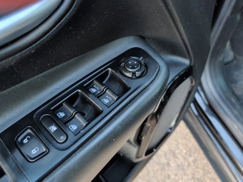 Used 2018 Jeep Renegade Altitude w/ UConnect 8.4 Nav Group image 18