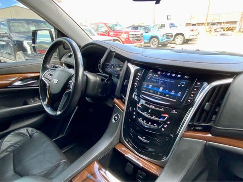 Used 2020 Cadillac Escalade ESV Luxury AWD/4WD image 40