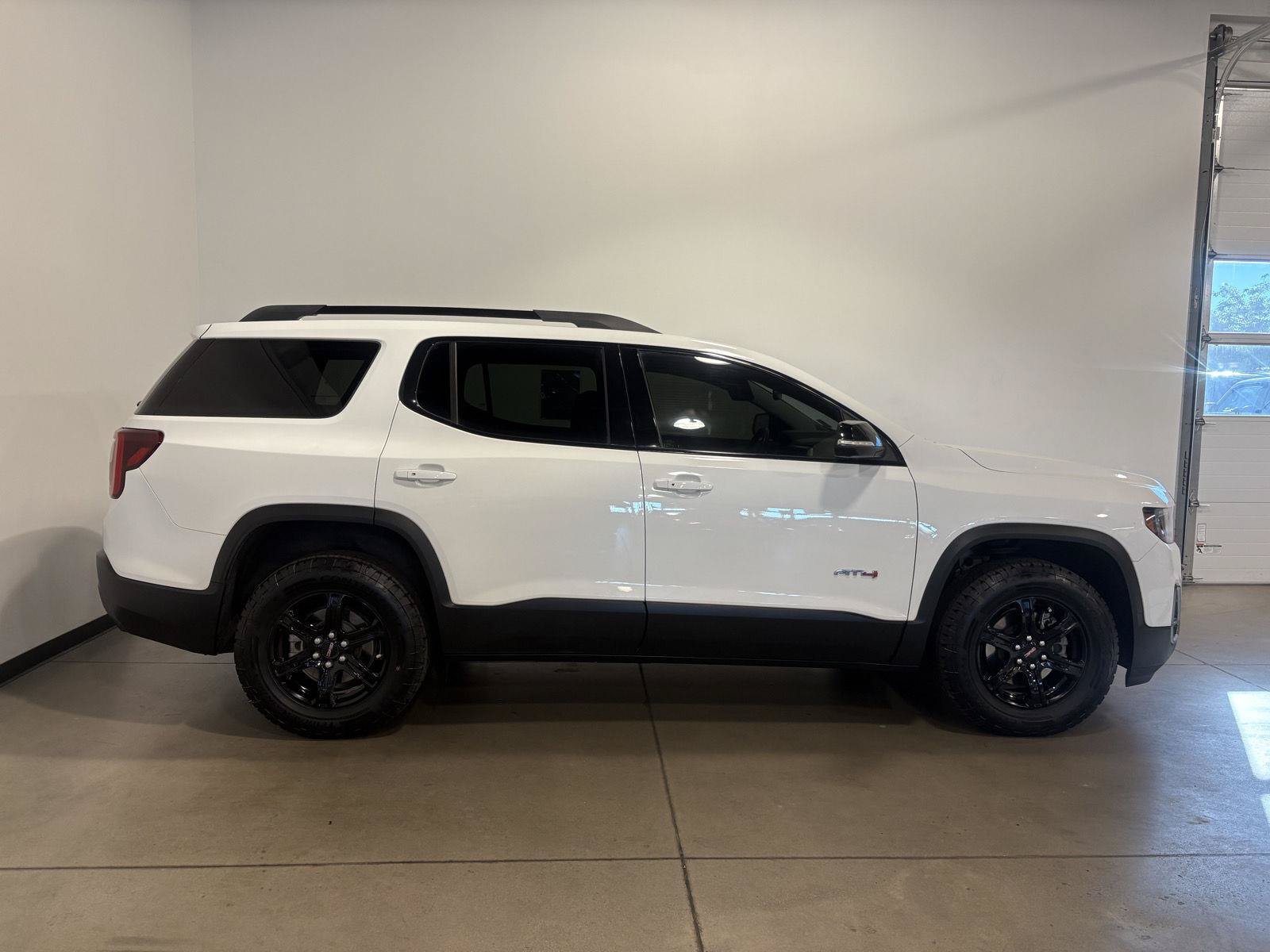 Used 2023 GMC Acadia AT4 w/ Technology Package AWD/4WD image 2
