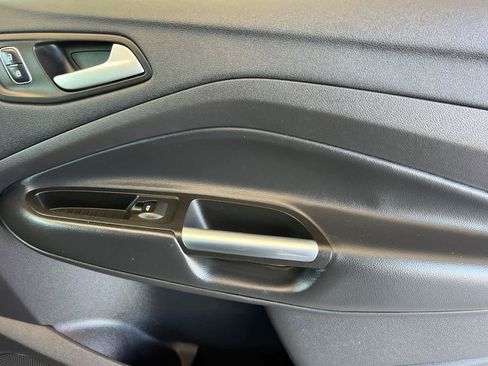 Used 2017 Ford Escape SE FWD image 19