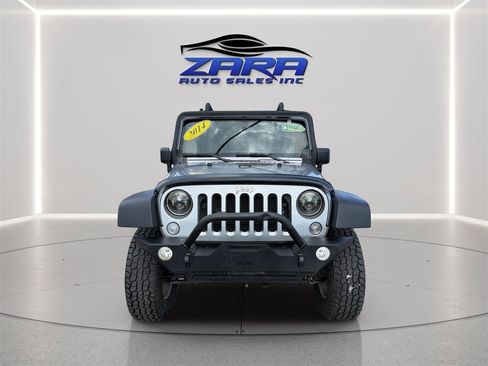 Used 2014 Jeep Wrangler Unlimited Rubicon w/ Connectivity Group AWD/4WD image 2