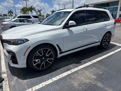 Used 2022 BMW X7 xDrive40i w/ M Sport Package AWD/4WD image 4