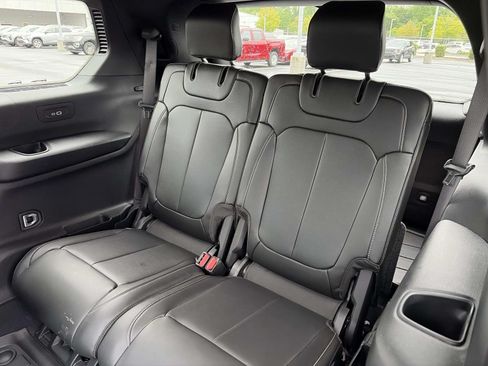 Used 2025 Jeep Grand Cherokee L Limited w/ Black Appearance Package AWD/4WD image 13