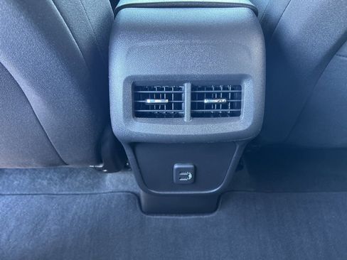 Used 2023 Chevrolet Equinox LT image 12