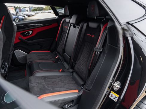 Used 2024 Lamborghini Urus S AWD/4WD image 35