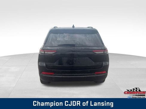 Used 2022 Jeep Grand Cherokee Altitude AWD/4WD image 5
