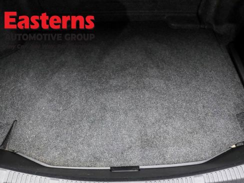 Used 2018 Toyota Avalon Limited image 9