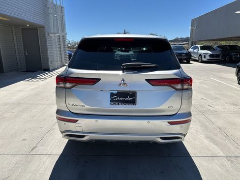 Used 2023 Mitsubishi Outlander SE image 7