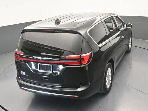 Used 2023 Chrysler Pacifica Touring-L FWD image 48