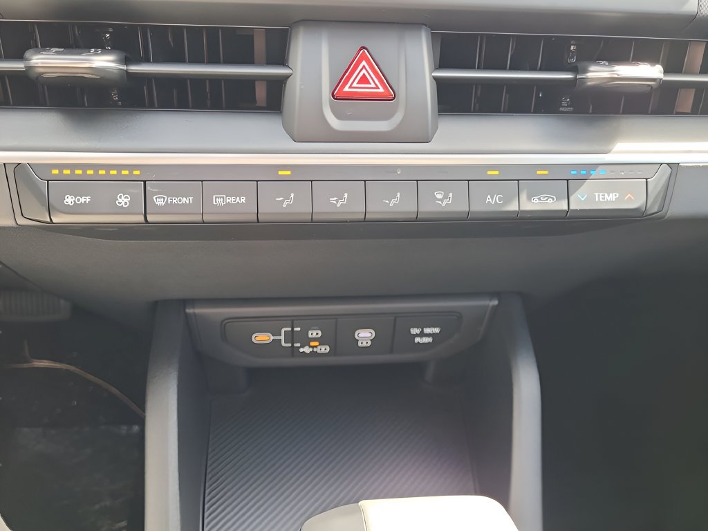 Used 2025 Kia K4 FWD image 25