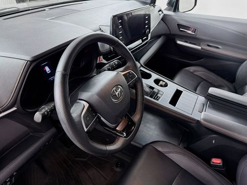 Certified 2021 Toyota Sienna XSE w/ XSE Plus Package FWD image 5