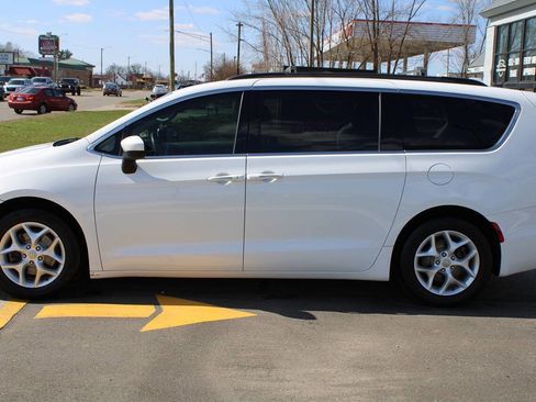 Used 2017 Chrysler Pacifica Touring Plus w/ Tire & Wheel Group image 5