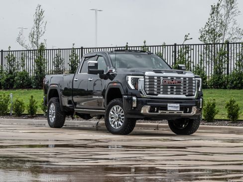 Used 2024 GMC Sierra 3500 Denali w/ Denali Reserve Package AWD/4WD image 2