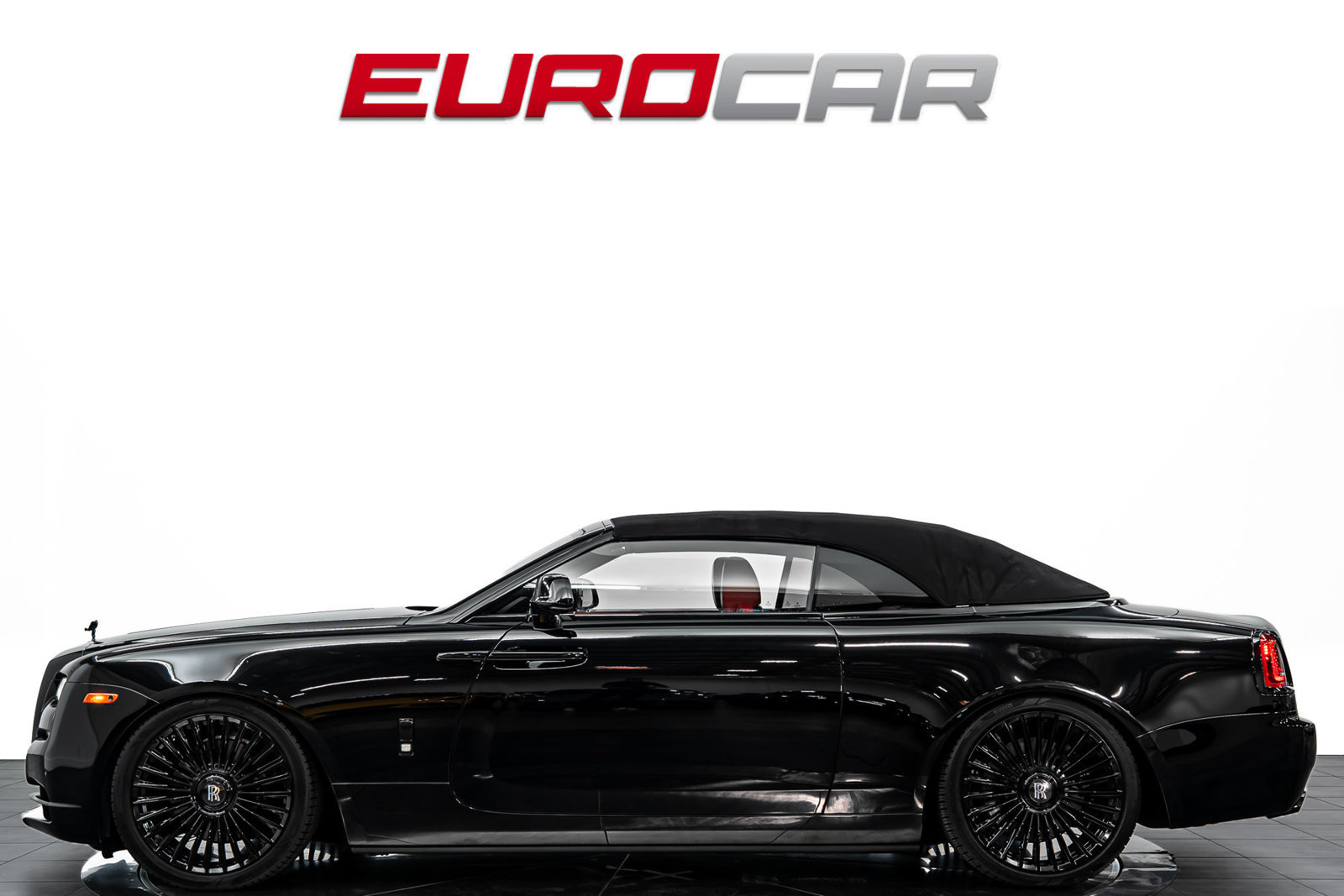 Used 2018 Rolls-Royce Dawn RWD image 3