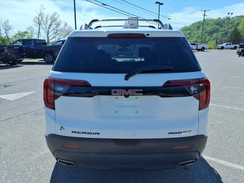 Used 2023 GMC Acadia SLE w/ Driver Convenience Package image 5