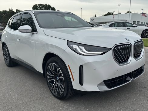 Used 2025 BMW X3 xDrive30i w/ Convenience Package AWD/4WD image 2
