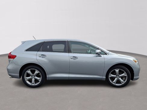 Used 2015 Toyota Venza XLE image 4