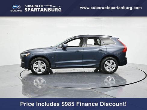 Used 2022 Volvo XC60 B5 Momentum image 6