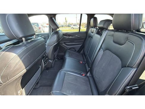 Used 2023 Jeep Grand Cherokee Altitude AWD/4WD image 30
