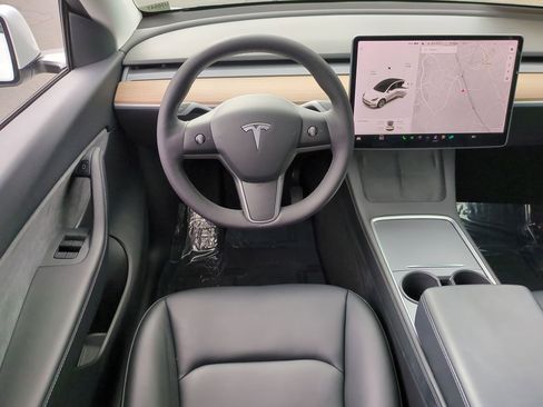 Used 2021 Tesla Model Y Long Range image 27