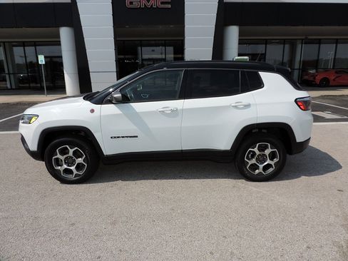 Used 2022 Jeep Compass Trailhawk w/ Trailhawk Convenience Group AWD/4WD image 8