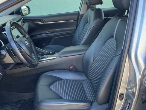 Used 2020 Toyota Camry SE image 8