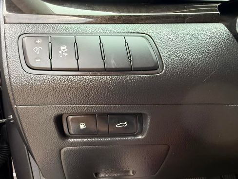 Used 2016 Kia Cadenza Premium FWD image 41