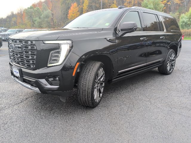 Used 2026 GMC Yukon XL Denali Ultimate w/ LPO, Floor Liner Package AWD/4WD image 1