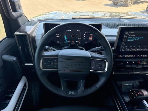 Used 2025 GMC Hummer EV 3X w/ LPO, Dark Essentials Package AWD/4WD image 15