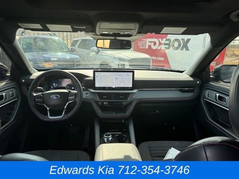 Used 2025 Ford Explorer ST-Line w/ Premium Package image 18