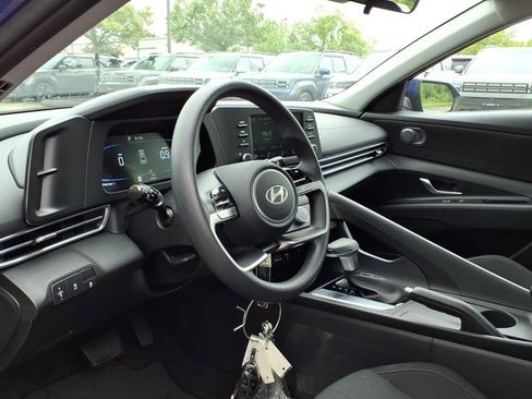 New 2026 Hyundai Elantra SE FWD image 11